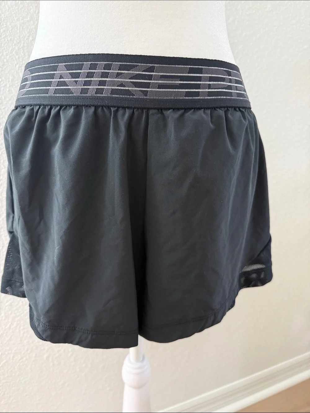Nike Black Women's Athletic Shorts with Logo Waistband